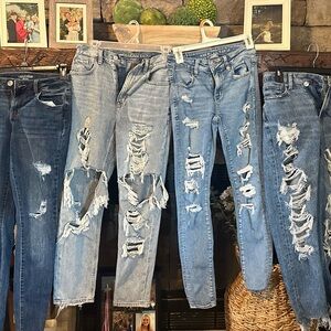 Women/Juniors Size 2 American Eagle & Maurices Jeans-4 PAIR.Excellent Condition!